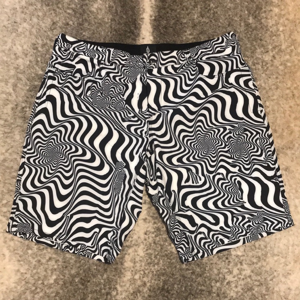 Threyda trippy shorts